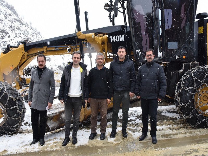KAYMAKAMIMIZ SN. MURAT METE KARLA MÜCADELE VE YOL AÇMA ÇALIŞMALARINI YERİNDE İNCELEDİ